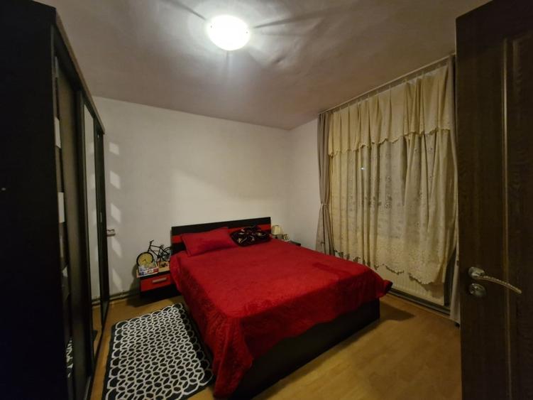Casă cu 4 camere cu Teren 1000 Mp în Central