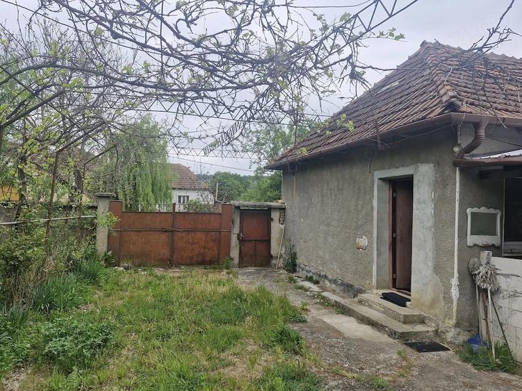 Casă cu 2 camere cu Teren 4561 Mp în Hidiș