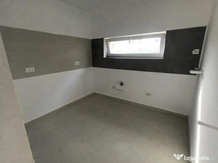 Casă cu 4 camere cu Teren 400 Mp în Central