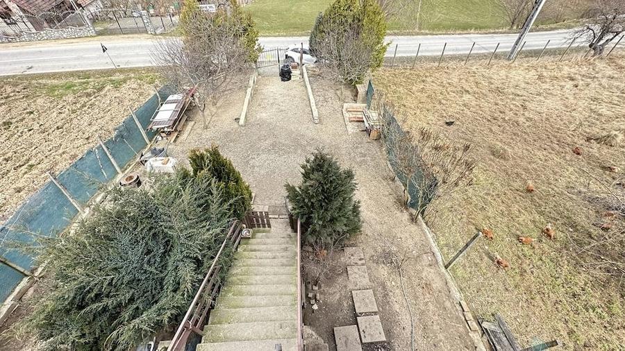 Casă cu 4 camere cu Teren 300 Mp în Fântânele