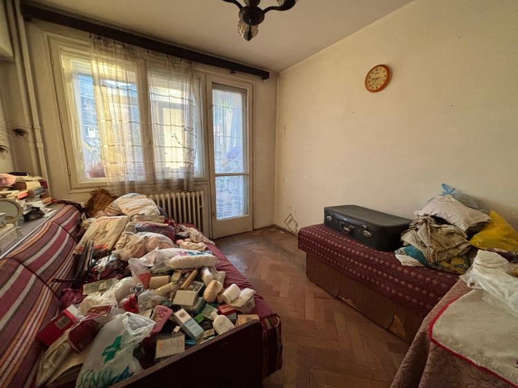 Apartament cu 3 camere semidecomandat în Gara de Nord