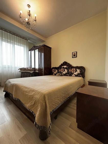 Apartament cu 3 camere decomandat în 1 Decembrie