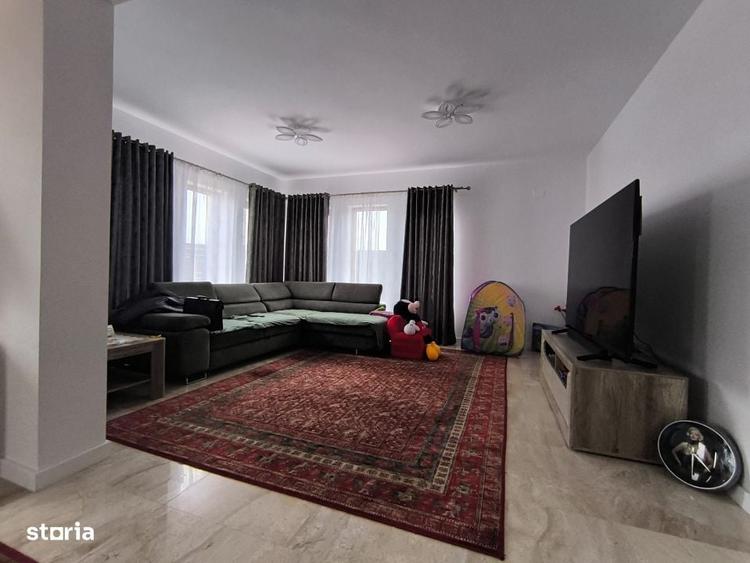 Casă cu 4 camere în Sânnicoară