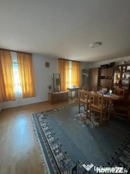 Casă cu 4 camere cu Teren 4400 Mp în Rădăuți