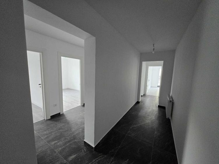 Apartament cu 4 camere decomandat în Exterior Vest