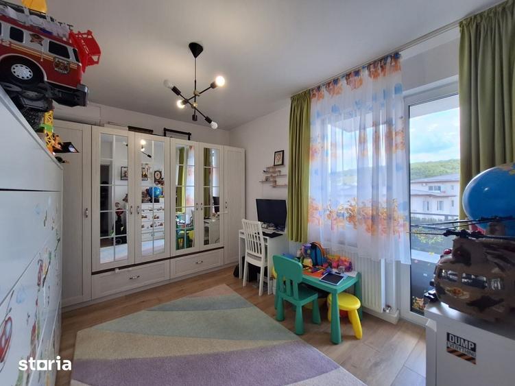 Apartament cu 3 camere semidecomandat în Florești