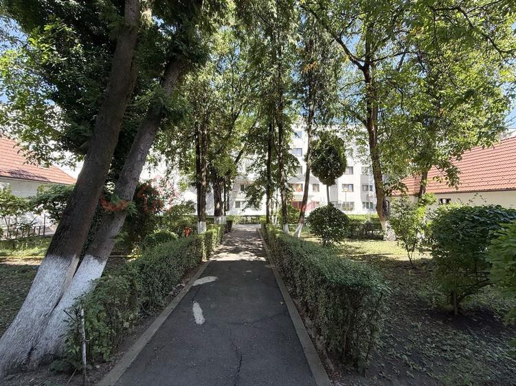 Apartament cu 3 camere semidecomandat, mobilat în Gheorgheni