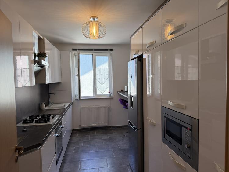 Apartament cu 2 camere decomandat, mobilat în Lazaret