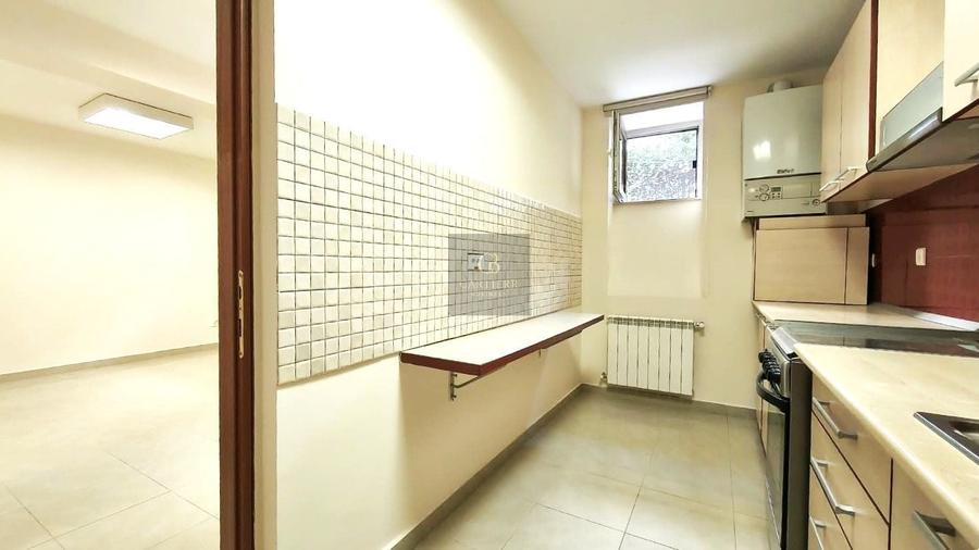 Apartament cu 10 camere decomandat în P-ța Dorobanți