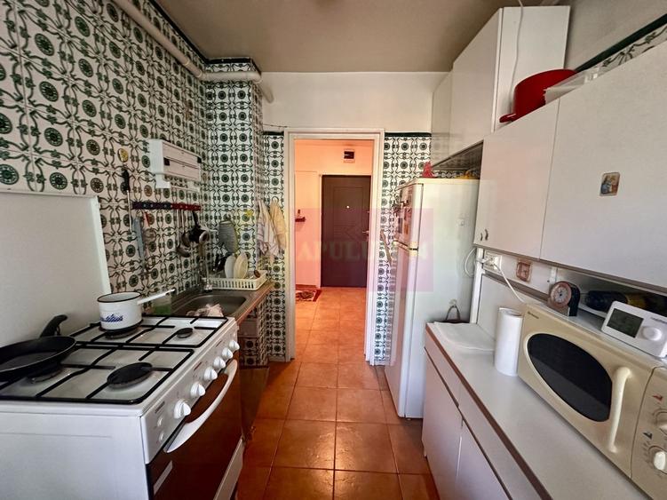 Apartament cu 3 camere decomandat în Berceni