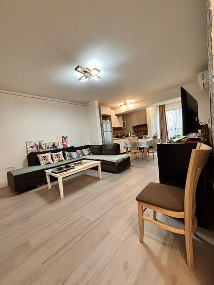 Apartament cu 2 camere decomandat în Sat Vacanță