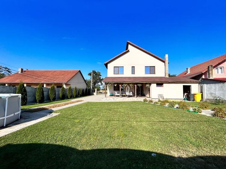 Casă individuală cu 5 camere cu Canalizare în Colonia Mică