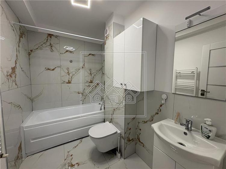 Apartament cu 2 camere decomandat în Exterior Vest