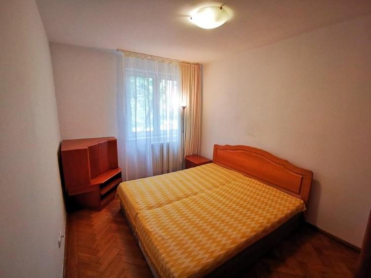 Apartament cu 3 camere semidecomandat, mobilat în Titan