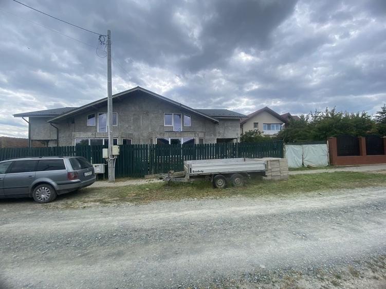 Casă cu 4 camere în Manasia