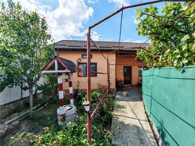 Casă individuală cu 3 camere cu Canalizare în Micro 3