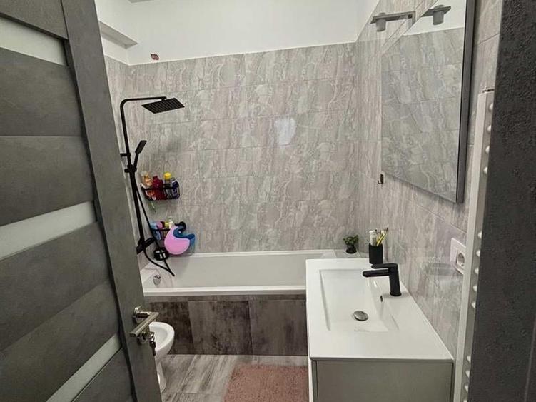 Apartament cu 3 camere decomandat în Burdujeni