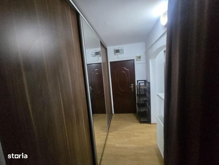 Apartament cu 3 camere semidecomandat în Negru Vodă