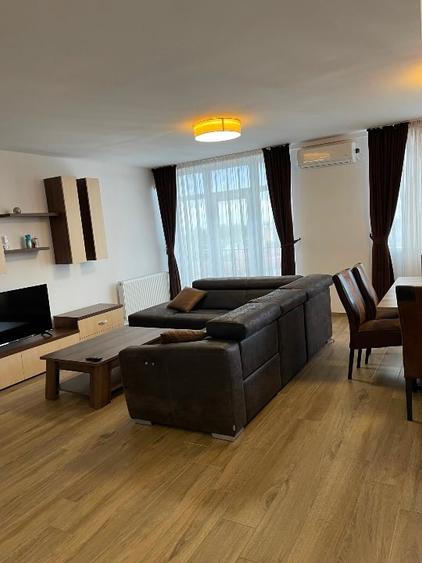 Apartament cu 4 camere decomandat, mobilat în Valenta