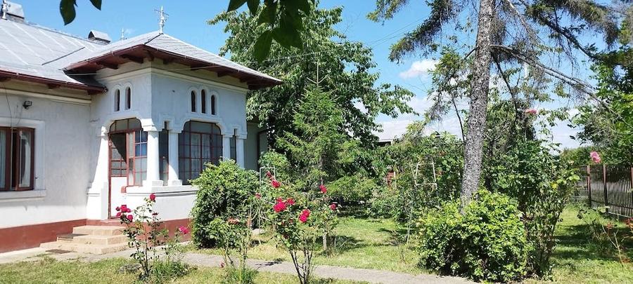 Casă cu 4 camere cu Teren 1400 Mp în Cerșani