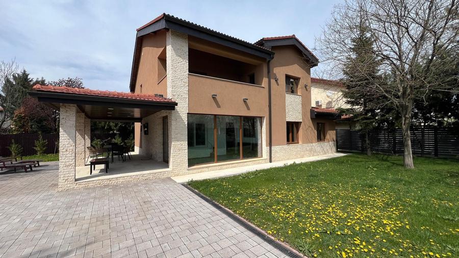 Casă individuală cu 5 camere cu Canalizare în Central