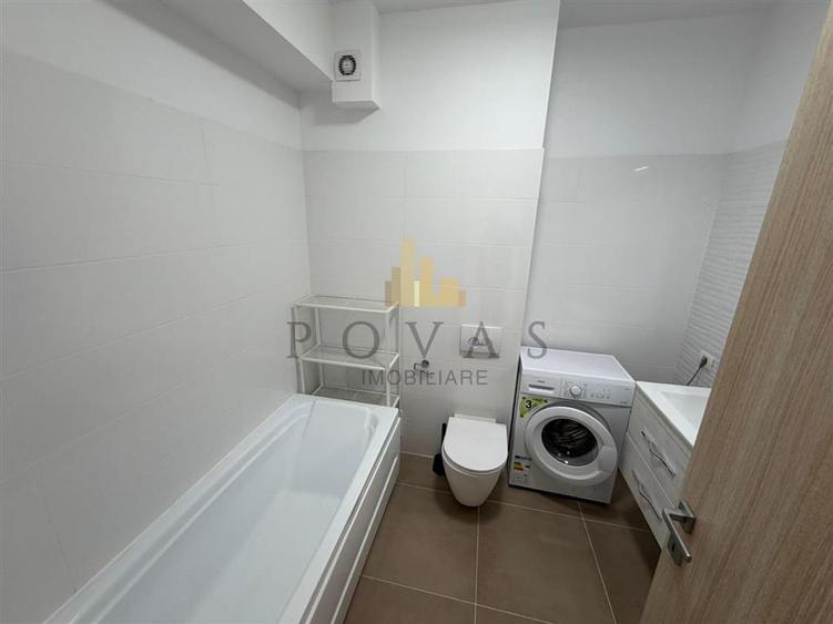 Apartament cu 3 camere semidecomandat, mobilat în Pipera
