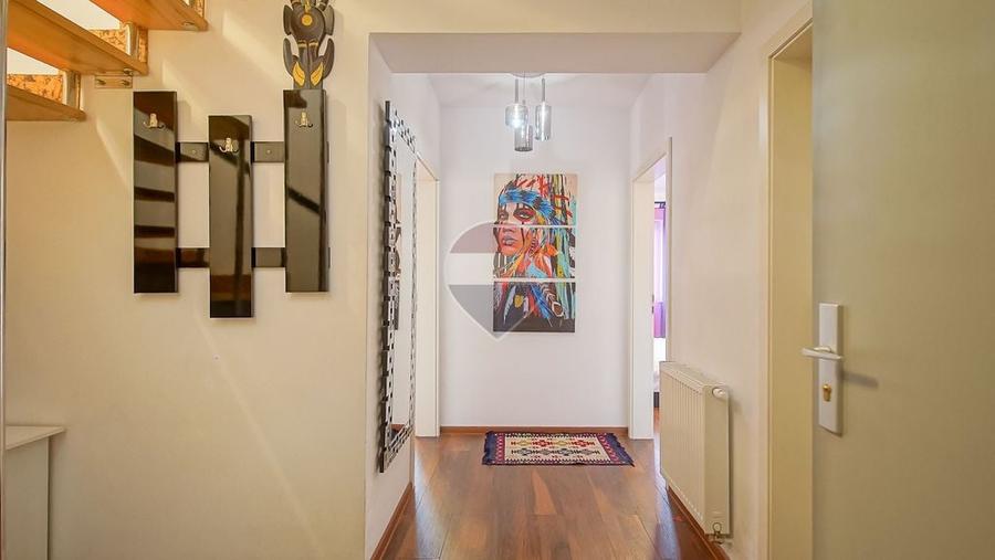 Apartament cu 3 camere decomandat în Central