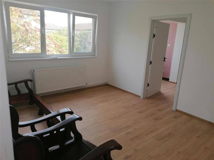 Apartament cu 2 camere semidecomandat în Girocului