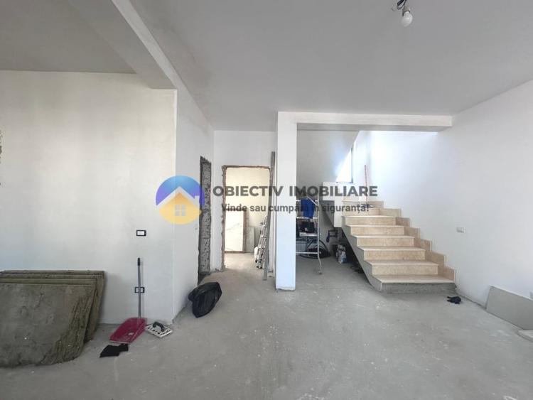 Casă cu 3 camere cu Canalizare în Est