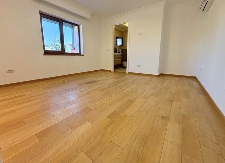 Casă individuală cu 4 camere cu Canalizare în Voluntari