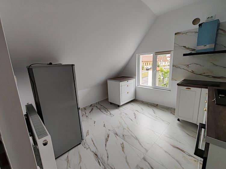 Apartament cu 4 camere decomandat în Central