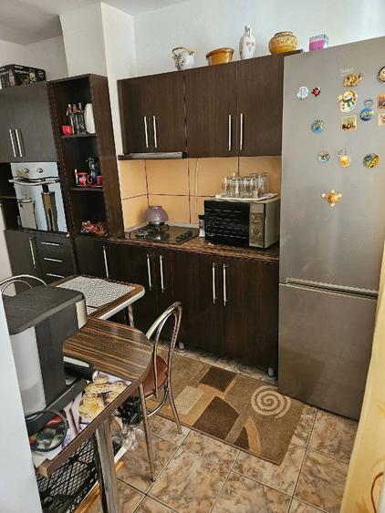 Apartament cu 4 camere semidecomandat în Dacia