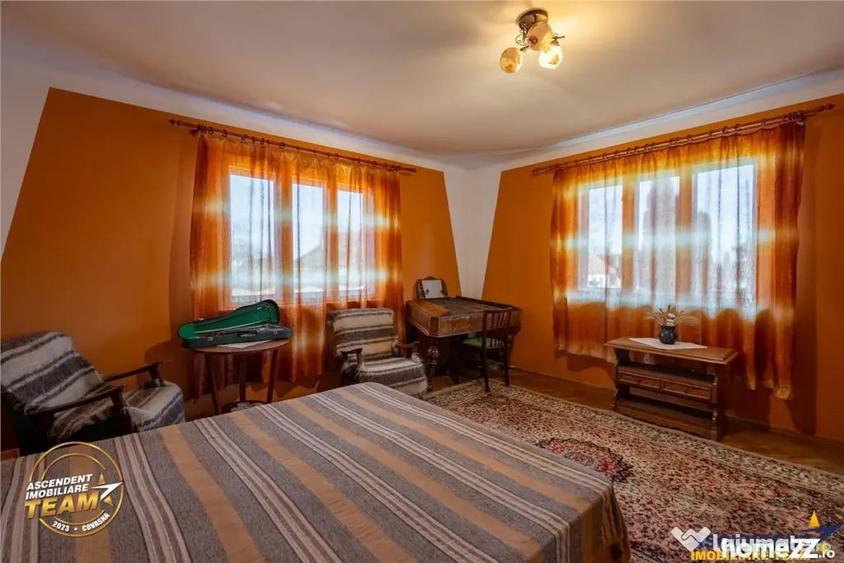 Casă cu 3 camere cu Teren 7608 Mp în Cernat