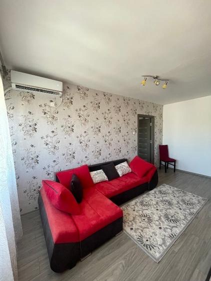 Apartament cu 2 camere semidecomandat, mobilat în Central