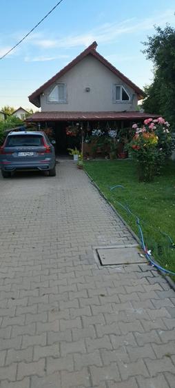 Casă cu 4 camere în Mofleni