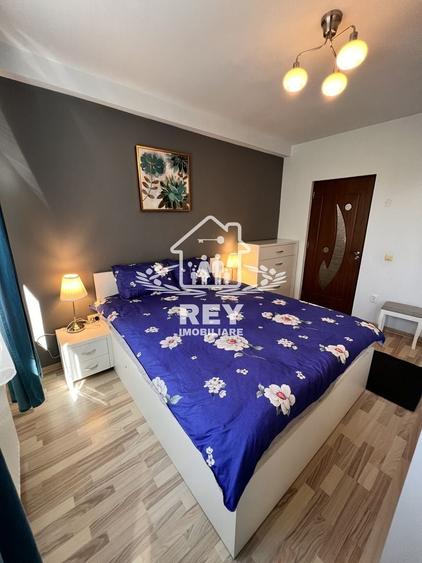 Apartament cu 3 camere semidecomandat în Turnișor