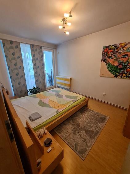 Apartament cu 3 camere decomandat, mobilat în Tudor