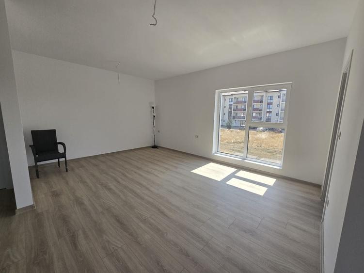 NOU. Suprafata generoasa. Langa ESO. Dressing. - 5