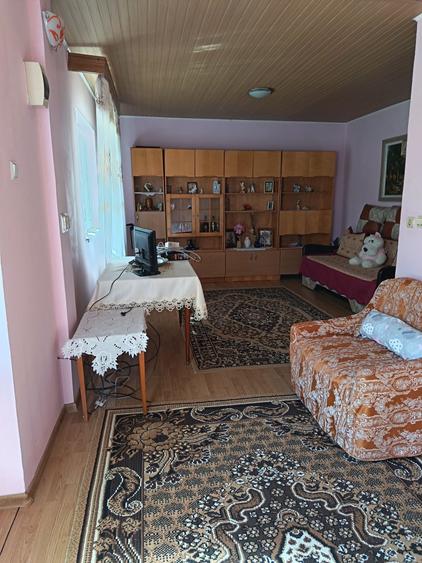 Casă cu 4 camere decomandat în Central