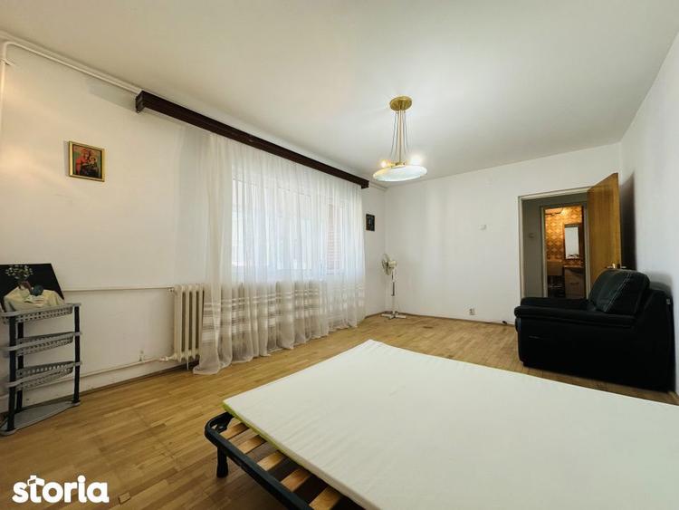 Apartament cu 4 camere semidecomandat, mobilat în Pantelimon
