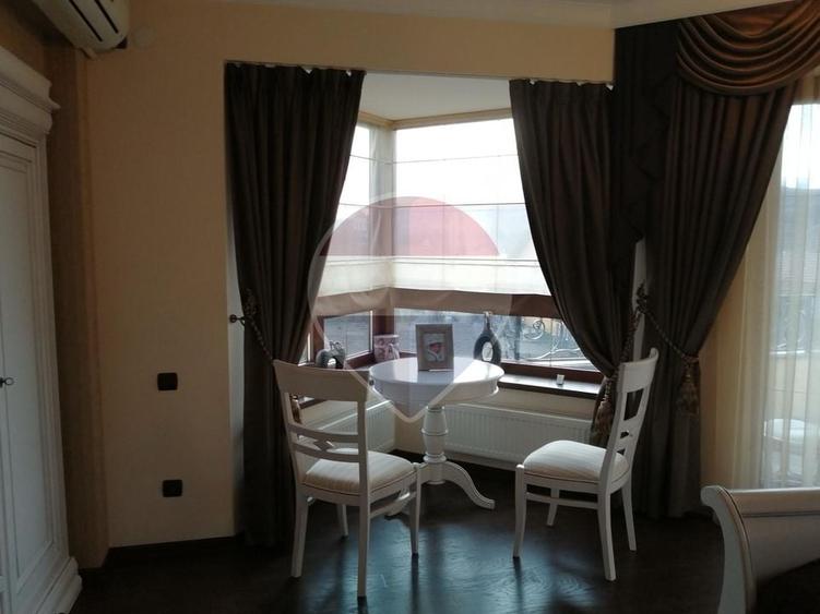 Casă individuală cu 9 camere cu Teren 1365 Mp în Valea Doftanei