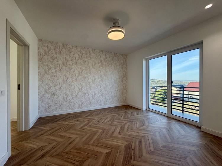Casă cu 4 camere cu Teren 500 Mp în Valea Adâncă