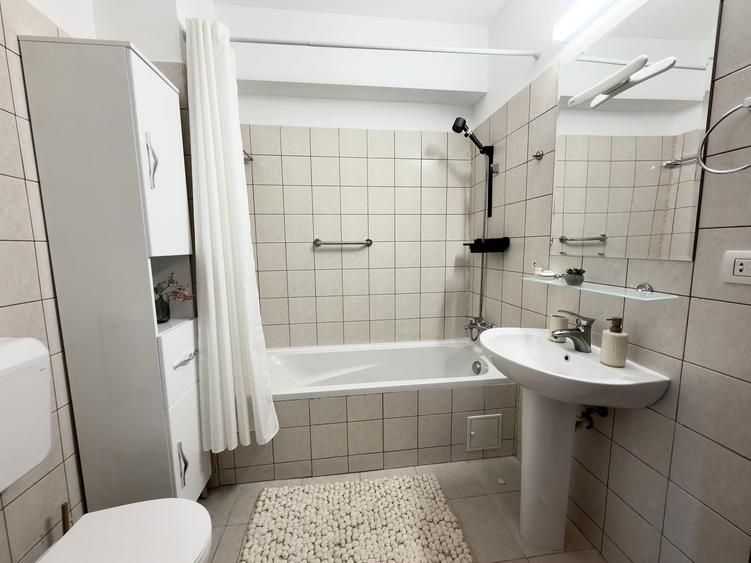 Apartament cu 2 camere semidecomandat, mobilat în Eminescu