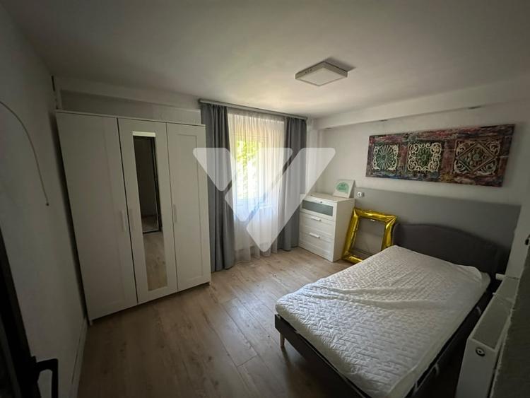 Casă individuală cu 8 camere cu Canalizare în Ștrand