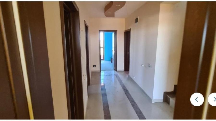 Casă individuală cu 6 camere în Central