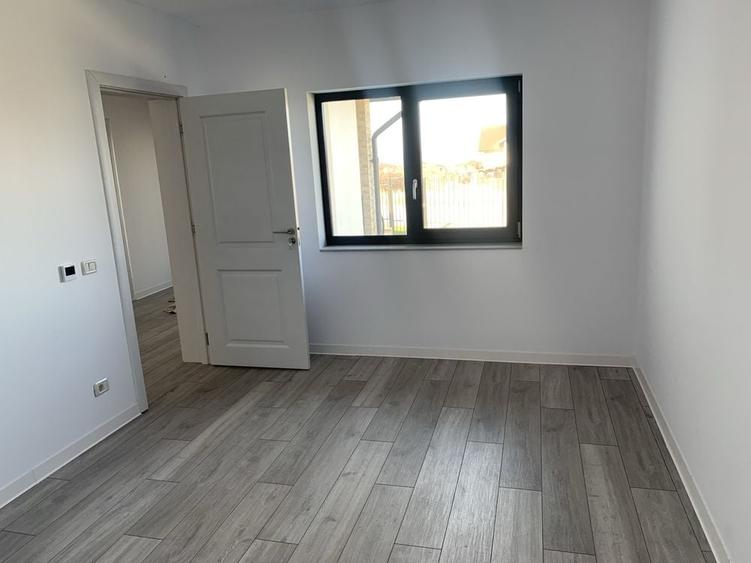 Casă cu 4 camere cu Teren 700 Mp în Valea Adâncă
