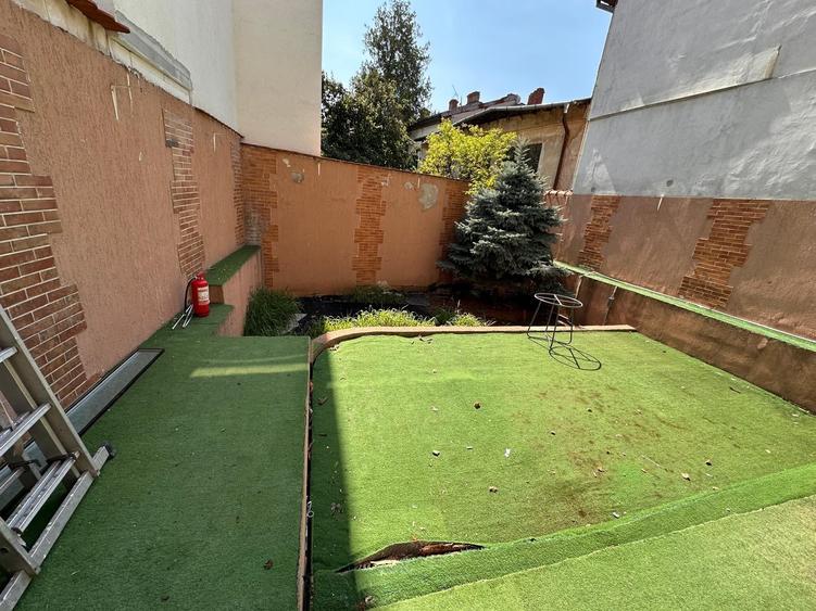 Casă individuală cu 6 camere cu Piscina în Unirii