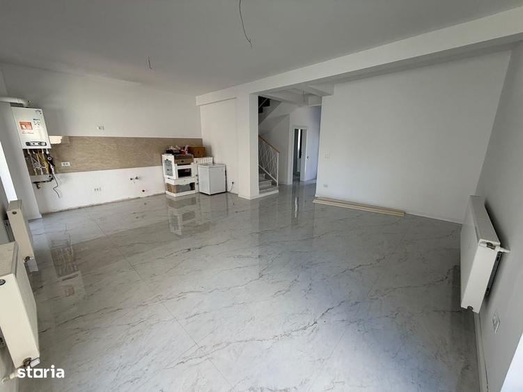 Casă cu 4 camere în Dobroești