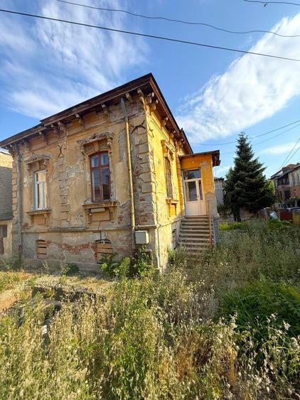 Casă cu 5 camere cu Teren 400 Mp în Unirii