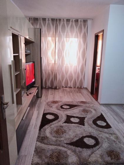 Garsonieră decomandată în 23 August